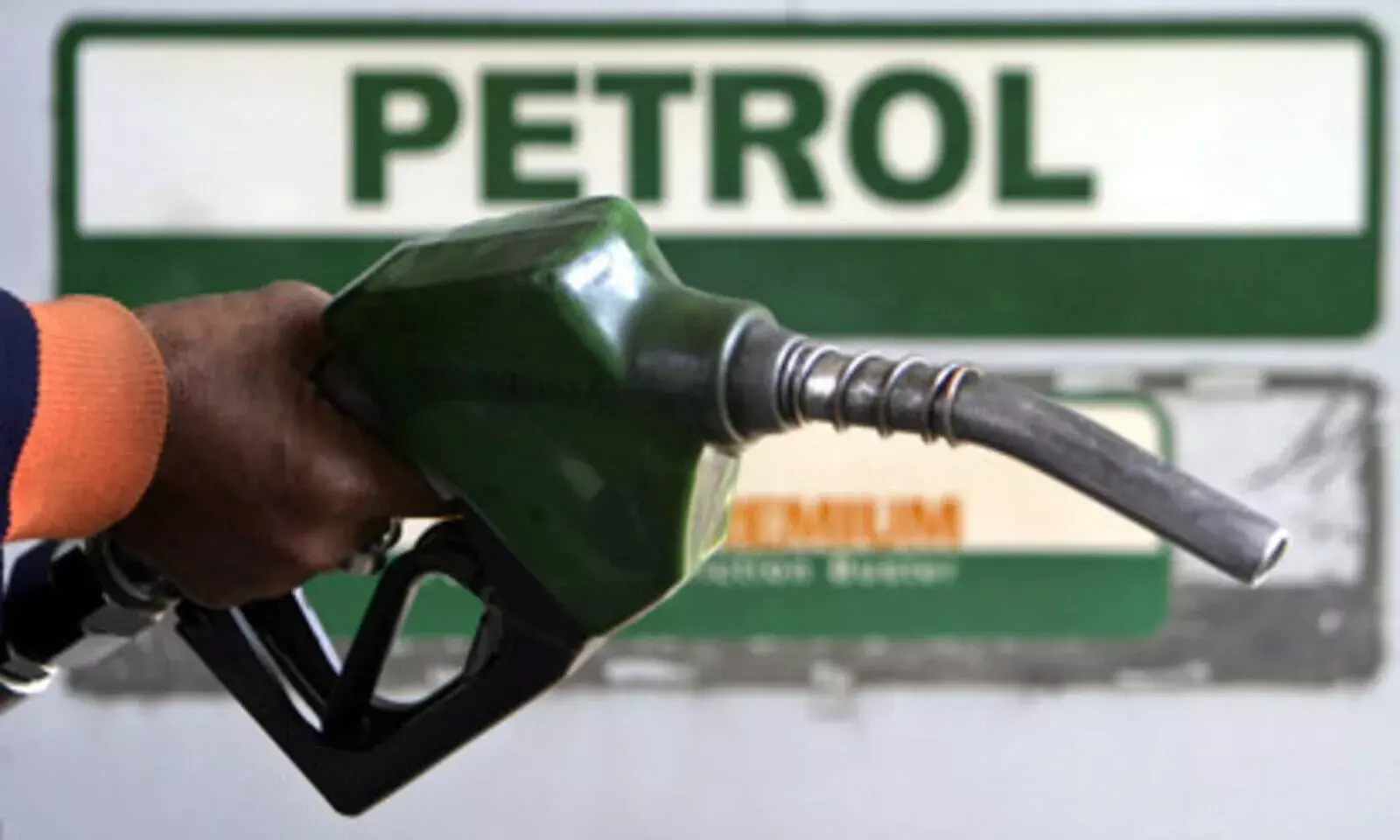 Factcheck: Have Fuel Prices Increased Due to Oil Bonds Issued by UPA? Factcheck: Have Fuel Prices Increased Due to Oil Bonds Issued by UPA?