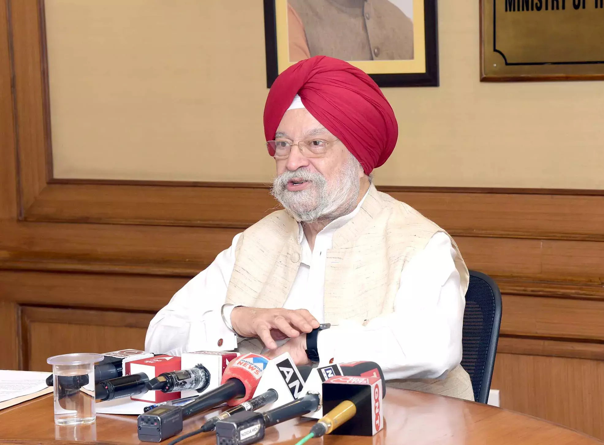 Petrol Prices Did Not Rise by Just 5% in Past Year as Petroleum Minister Claimed Petrol Prices Did Not Rise by Just 5% in Past Year as Petroleum Minister Claimed