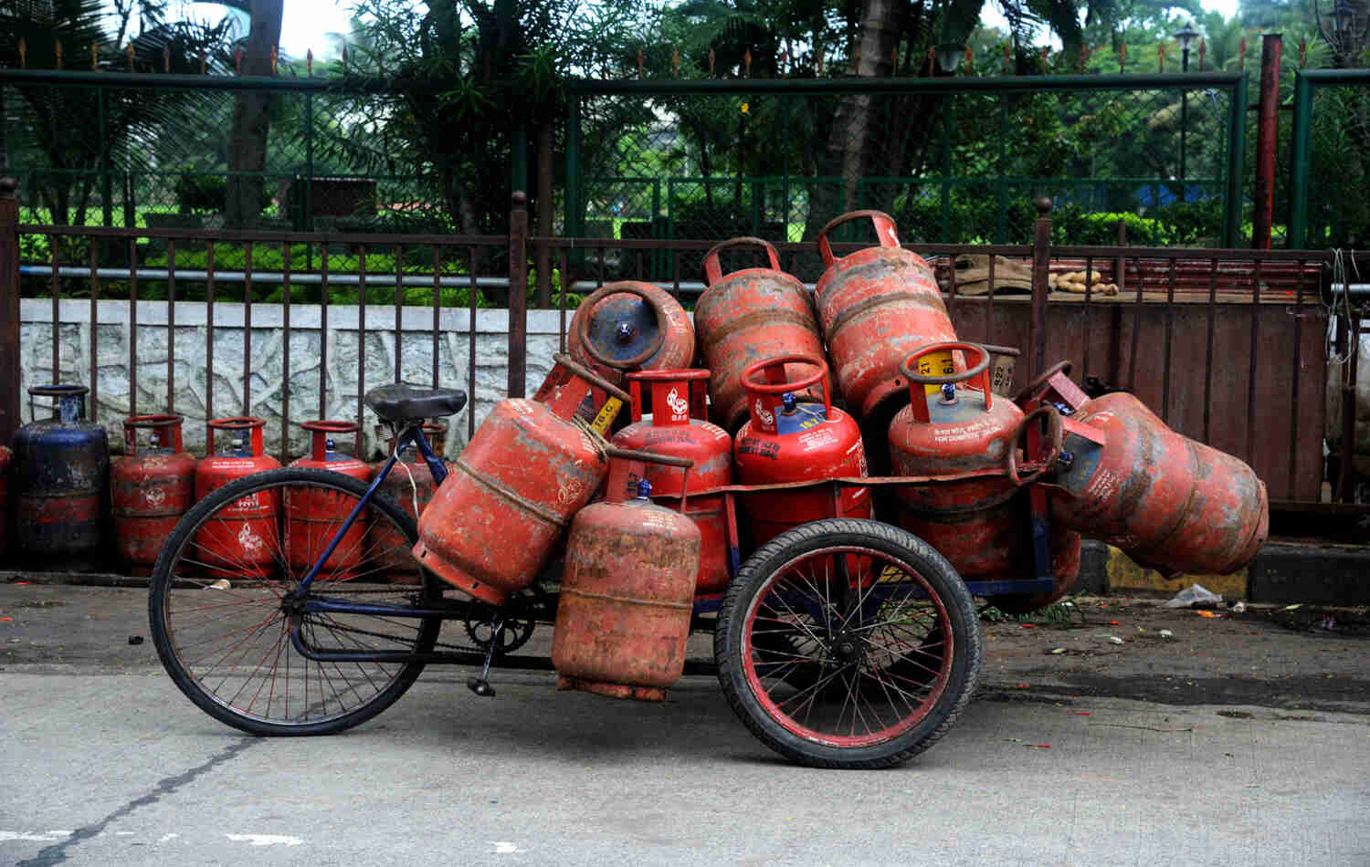 LPG Connections Increase under PMUY But Many Rural Indian Kitchens